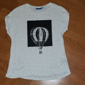 Grey tee shirt with air balloon on front